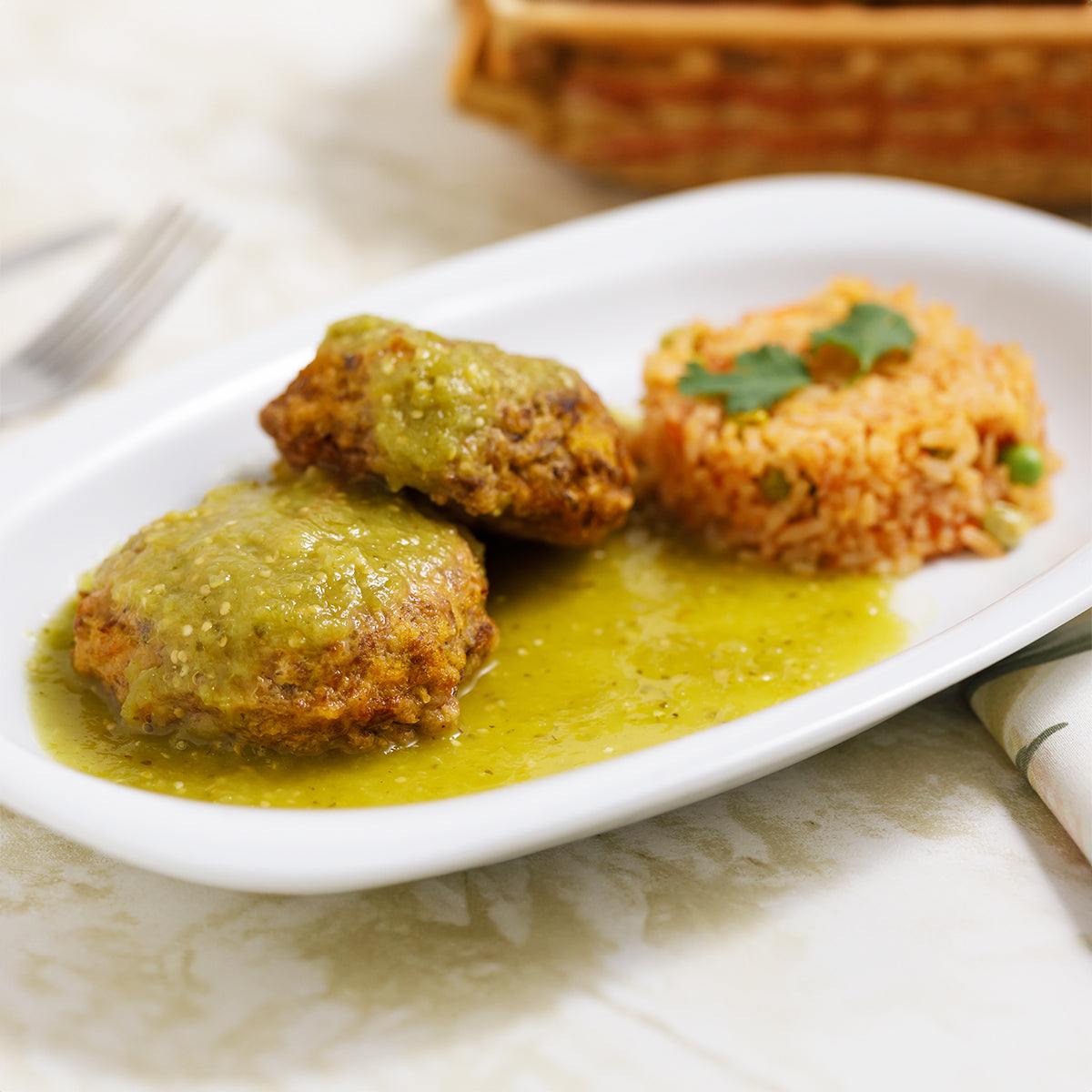 Tortas de Res en Salsa Verde